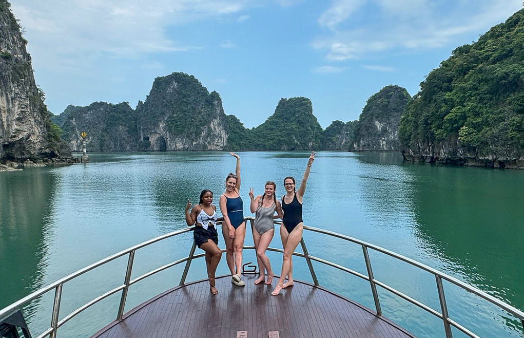 Day 17: Overnight boat in Halong Bay 🛶