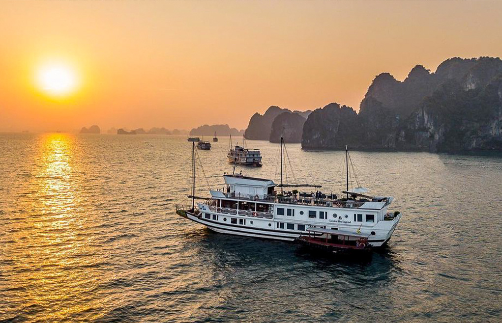 Day 17: Overnight boat in Halong Bay 🛶